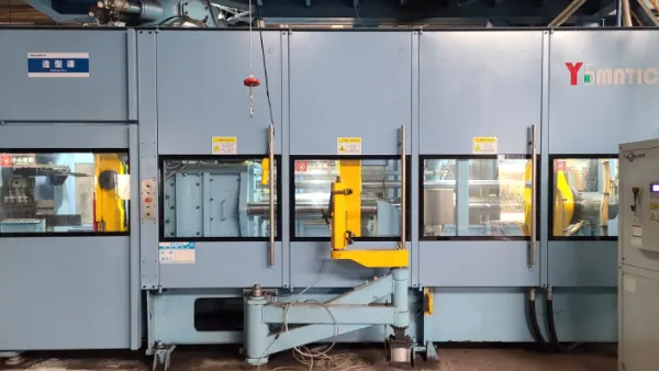 Vertical Line - Molding
